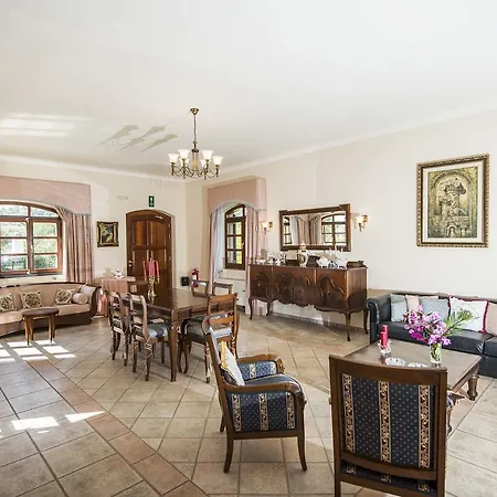 Villa Iason